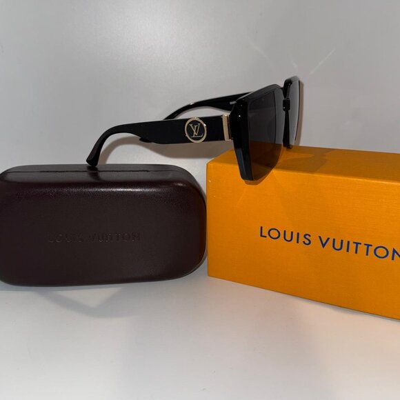 LV Circle Cat Eye Sunglasses S00 - Women - Accessories | LOUIS VUITTON ® - Picture 3 of 4